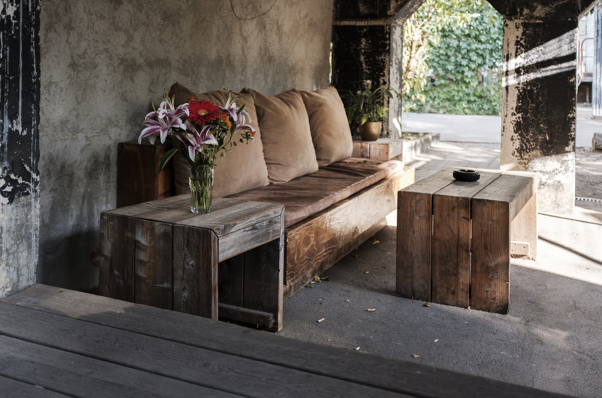 cozy-outdoor-bench-with-pillows-table (1)
